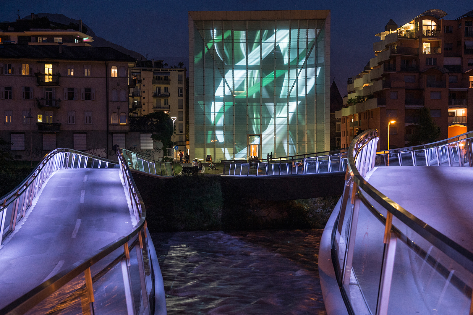 _DECOMPOSITION – Installation Media Facade – DESIRING THE REAL. AUSTRIA CONTEMPORARY – Museion Bolzano 2013 / Photo Copyright  by Othmar Seehauser