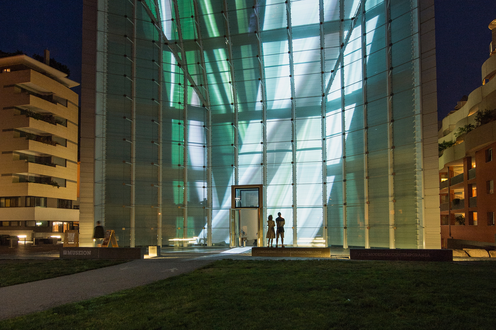 _DECOMPOSITION – Installation Media Facade – DESIRING THE REAL. AUSTRIA CONTEMPORARY – Museion Bolzano 2013 / Photo Copyright  by Othmar Seehauser